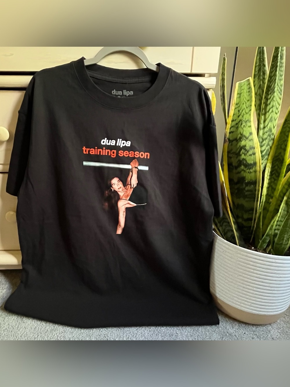 NWOT Dua Lipa Graphic T-Shirt L